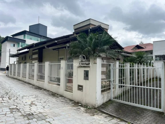 Imagem Casa 3 dormitórios à venda no centro de Gaspar