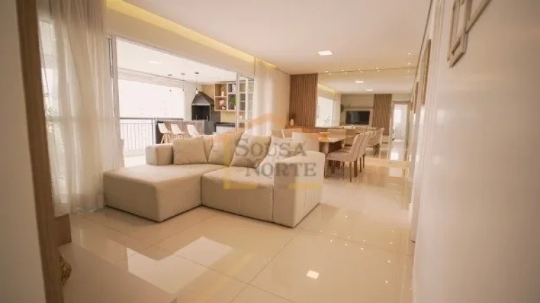 Imagem Apartamento com 135m², em andar alto, com vista livre e ótima iluminação natural. Possui 3 dormi...