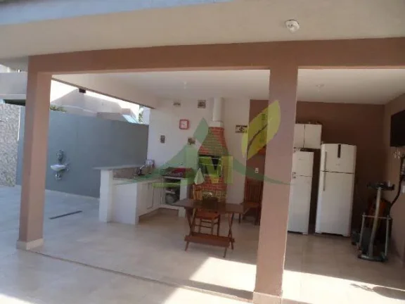 Imagem Linda Casa à venda em condomínio fechado localizada em Atibaia -SP