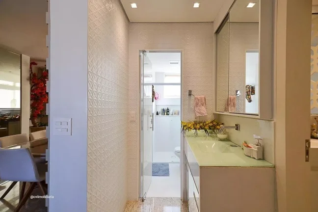 Imagem Localizado no charmoso bairro da Savassi, este apartamento mobiliado oferece uma experiência de mor...