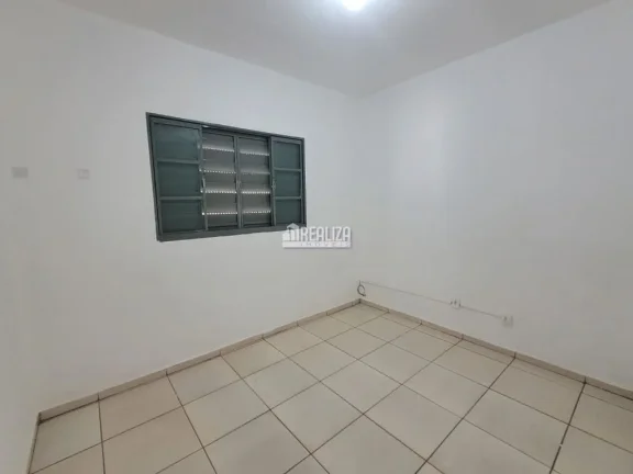 Imagem Casa à venda em Uberaba, no bairro Jardim Copacabana - 2 dormitórios, 4 garagens