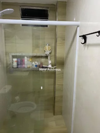 Imagem Apartamento 2 quartos reformado com 70m², piso laminado novo, cozinha planejada e banheiro renovado. Oportunidade! Não aceita financiamento bancário.
