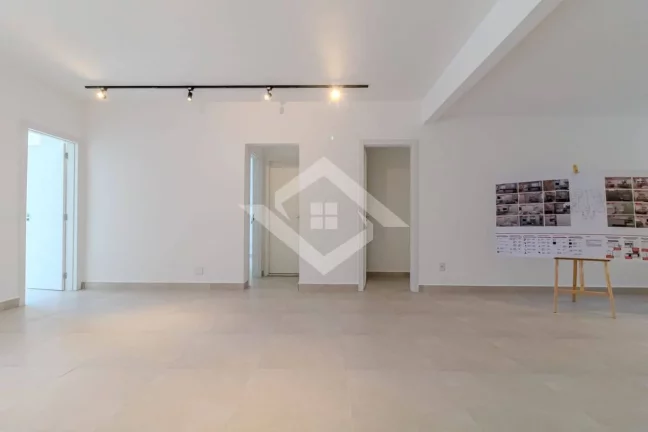 Imagem Apartamento Reformado e Mobiliado com Vista Mar em Copacabana - 3 Quartos