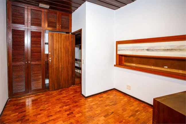 Imagem Casa para alugar com 4 quartos, sendo 2 suítes, em Alto de Pinheiros, São Paulo - SP