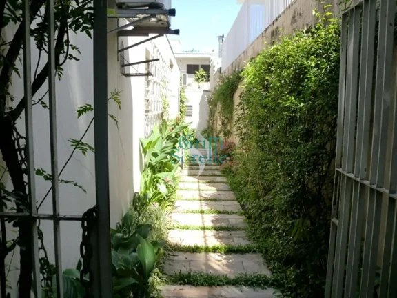 Imagem Casa Térrea à Venda na Vila Madalena - São Paulo/SP.