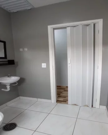 Imagem Sobrado com 2 Quartos à venda, 200m² - Vila Polopoli