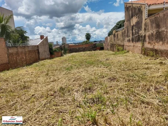 Imagem Terreno à Venda com 767 m2 no Bairro São Francisco na Rua José Oliva - Todo Murado