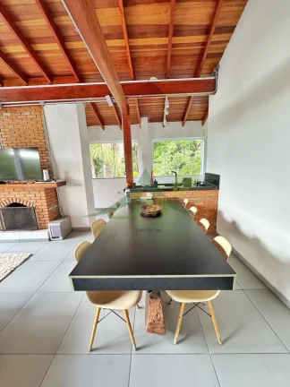 Imagem Linda casa de vidro à venda no Clube da Montanha, em Atibaia