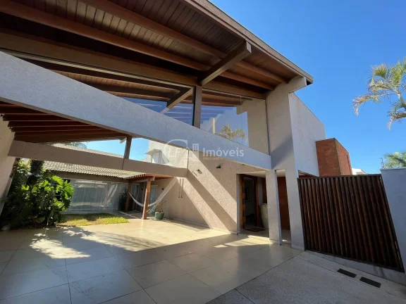 Imagem Linda casa com 3 suítes e sala de cinema
