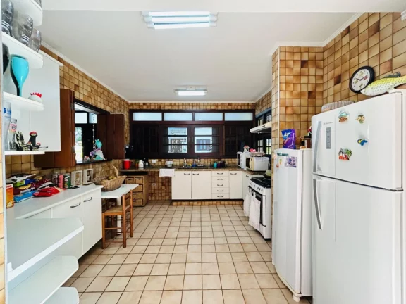 Imagem Imponente casa à venda em Riviera de São Lourenço Módulo 20: 5 quartos, 2 suítes, 3 salas, 4 vagas, 317m² de área.