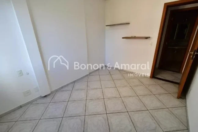 Imagem Aconchegante e espaçoso, este imóvel conta com 3 quartos, incluindo 1 suíte, e 3 banheiros no tot...