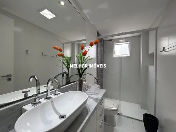 Imagem Apartamento á venda com 3 dormitórios e 3 vagas de garagem localizado no Centro de Balneário Camboriú.