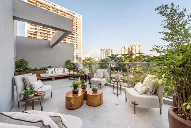 Imagem Casa Triplex de 3 Quartos para Venda na Barra da Tijuca com 338 m²