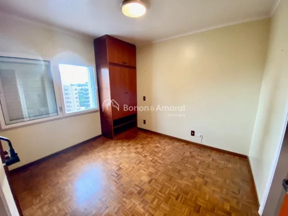 Imagem Amplo apartamento no Cambuí, próximo ao Centro de Campinas, com 118m².
Com 3 quartos + 1, sendo 1...