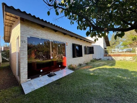 Casa 2 Dormitórios - Bairro Marambaia