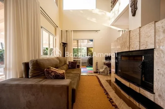 Imagem Linda e espaÃ§osa casa, com 4 quartos, sendo 4 suÃ­tes, 8 banheiros, quarto nas dependÃªncias, 1 suÃ...