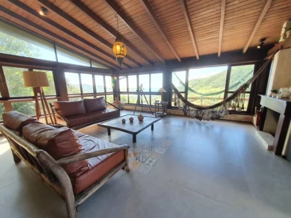 Imagem Casa à venda em Garopaba-SC, Praia da Silveira: 4 quartos, 2 salas, 2 banheiros, 3 vagas, 200m². Imperdível!