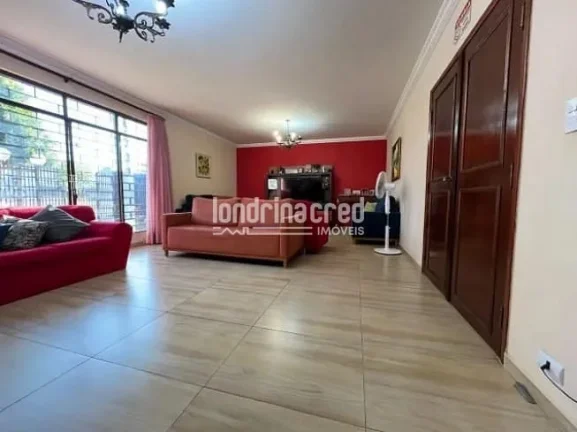 Imagem Amplo sobrado com 5 quartos, 2 suítes e área gourmet no Bairro Aeroporto – terreno 390 m² e 330 m² de construção