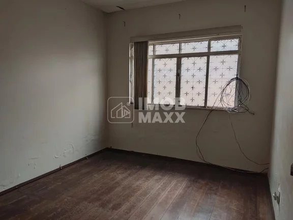 Imagem Casa à venda em Taguatinga Norte: 280m², 3 quartos, 1 suíte, 3 banheiros. Oportunidade por R$700 mil!