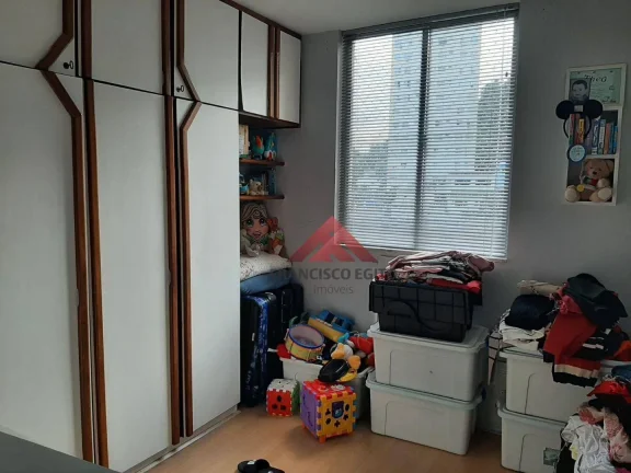 Imagem Apartamento no Fonseca na João Brasil,próximo a Alameda São Boa Ventura,com varanda,sala ,dois quartos,dependencia foi revertida para escritório
