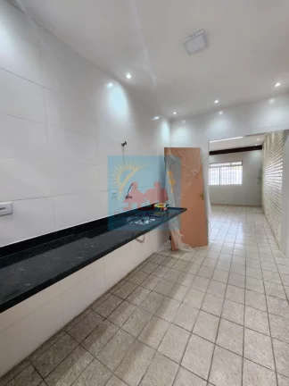 Imagem Casa com Piscina, Lote Inteiro Mongaguá - 4 dormitórios - 03 vagas de garagem