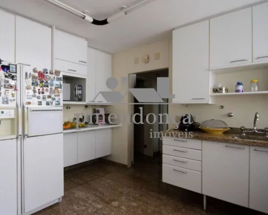 Imagem Apartamento Higienópolis em andar alto, com 327m² bem distribuído e uma vista maravilhosa.