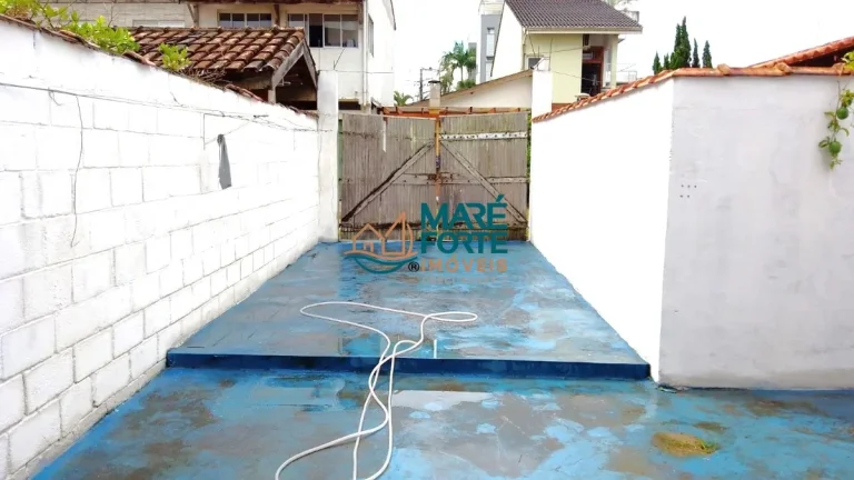 Imagem CASA COM TERRENO DE 250M² À POUCOS PASSOS DA ORLA (COM LAJE)!