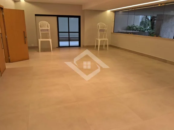 Imagem Apartamento Exclusivo na 3ª Quadra da Praia de Ipanema – 250m²