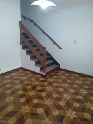 Imagem Sobrado com 3 dormitórios para alugar, 183 m² por R$ 3.550,00/mês - Parque Jaçatuba - Santo André/SP