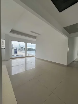 Imagem Cobertura comercial com 555m2 no Centro de Balneário Camboriú