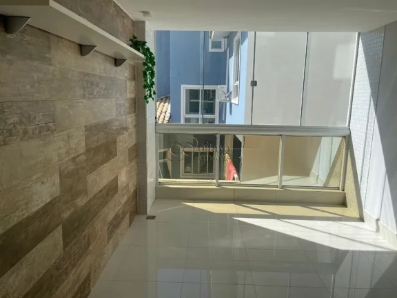 Imagem Imóvel à venda na Praia do Pecado, Macaé-RJ: Apartamento de 3 quartos com suíte, sala ampla e 2 vagas de garagem