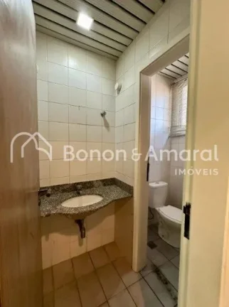 Imagem Com 50,00 m2 de área, esta sala conta com 2 banheiros, copa, ar condicionado proporcionando todo o ...