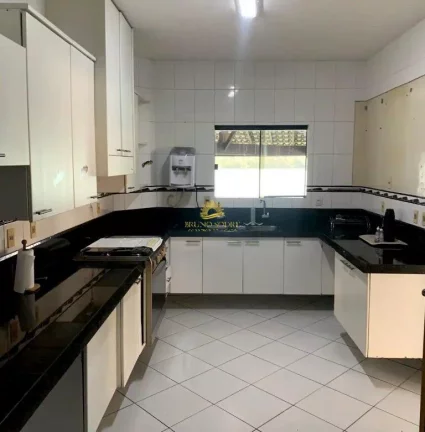 Imagem Casa de Luxo Exclusiva com Marina Privativa no Canal de Guarapari
Descubra esta residência de alto ...