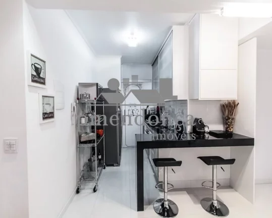 Imagem Apartamento à venda em Pinheiros com 2 dormitórios e 2 vagas.