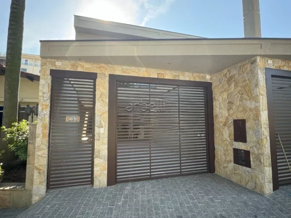 Sobrado com 220 M², com 4 dormitórios suítes, sala, lavabo, cozinha, área de serviços, churrasq...