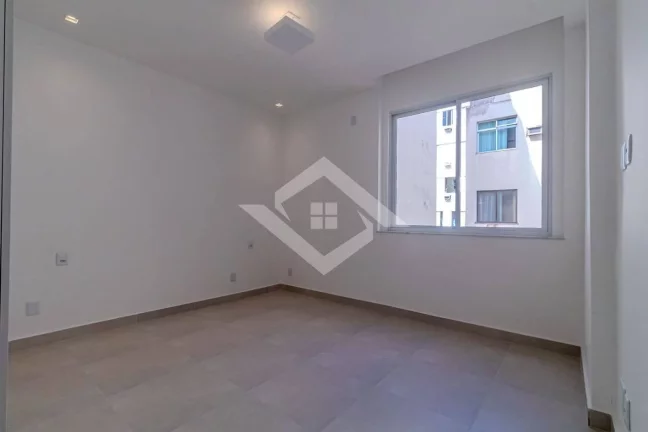 Imagem Apartamento Reformado e Mobiliado com Vista Mar em Copacabana - 3 Quartos