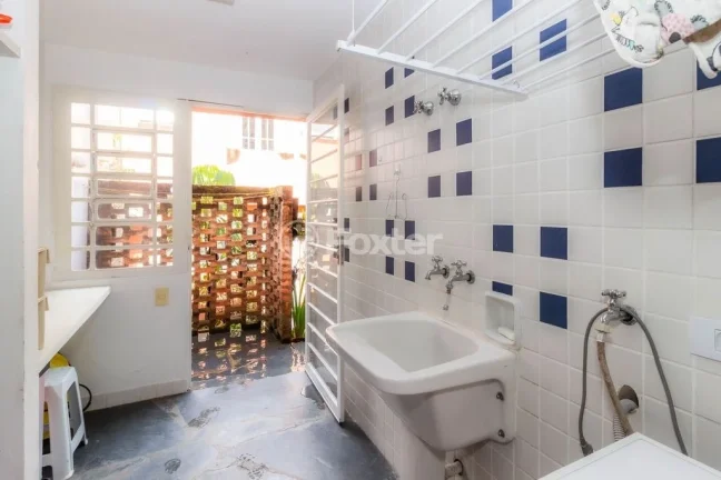 Imagem Casa Vila Madalena - 352M², 3 Dorms, 3 Suítes, 2 Vagas, 3 Salas, Lareira, Mobiliado, Varanda, Closet.