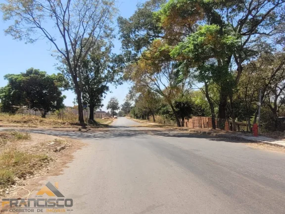 Imagem OPORTUNIDADE ÚNICA TERRENO DE ESQUINA À VENDA
