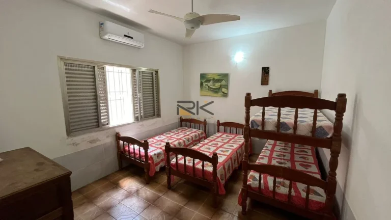 Imagem Casa à venda no bairro do Itaguá com 3 dormitórios,sala de estar e varanda