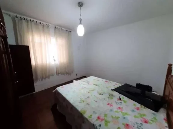 Imagem Casa Acolhedora com 3 Dormitórios, Um Suíte, Varanda, Quintal e Terraço no bairro São Pedro em Barbacena MG