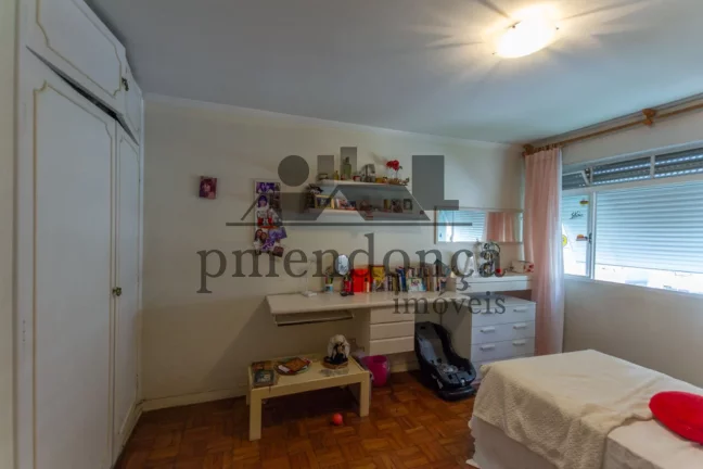 Imagem Apartamento de 132m² em Higienópolis, 3 quartos (1 suíte) e 1 vaga demarcada e livre.