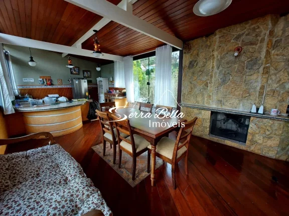 Imagem Casa com 3 dormitórios à venda, 344 m² por R$ 990.000,00 - Albuquerque - Teresópolis/RJ