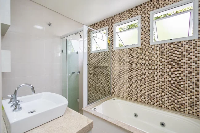 Imagem Casa de alto padrão em condomínio, aceita permuta!