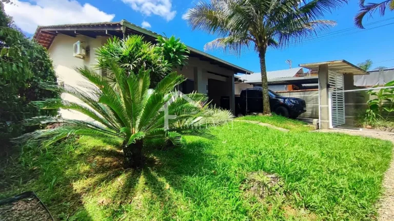 Imagem Casa à venda no bairro Saguaçú com 190m²
