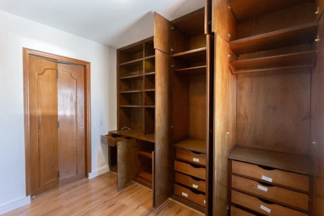 Imagem Apartamento 61M², 2Q, 1 Banheiro, 1 Vaga, Portaria 24h, Armários.