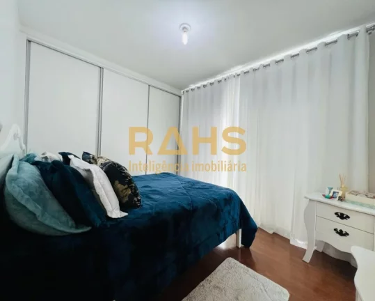 Imagem Sobrado Averbado, aceita financiamento, com 1 suíte e 3 quartos, 2 vagas de garagem à venda no bai...