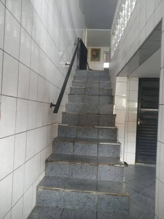 Imagem Sobrado Maravilhoso 240 m² 3 Dormitórios 2 vagas de Garagens Estuda Carro