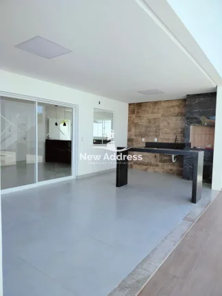 Imagem Casa de alto padrão com 3 suítes e na segunda quadra do mar de Interlagos - Vila Velha