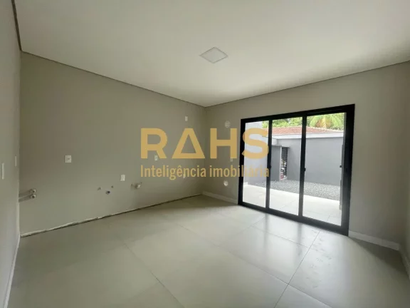 Imagem Ótimo sobrado geminado com 1 suíte mais 2 quartos a venda no bairro Bom Retiro em Joinville. Conta...