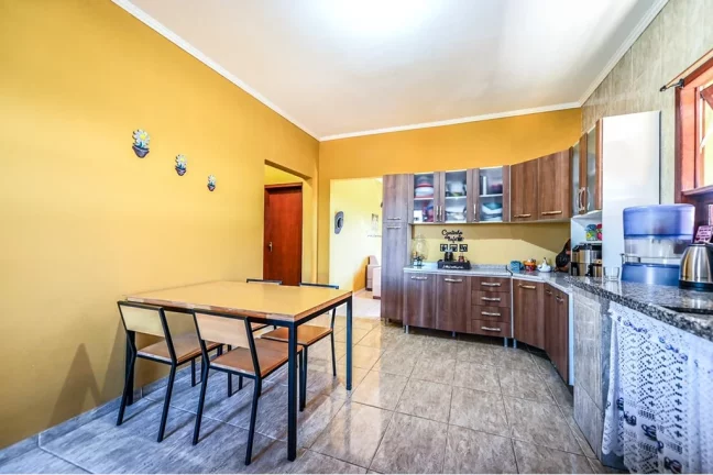 Imagem Casa à venda em Porto Alegre, Agronomia, com 2 quartos, 220m²